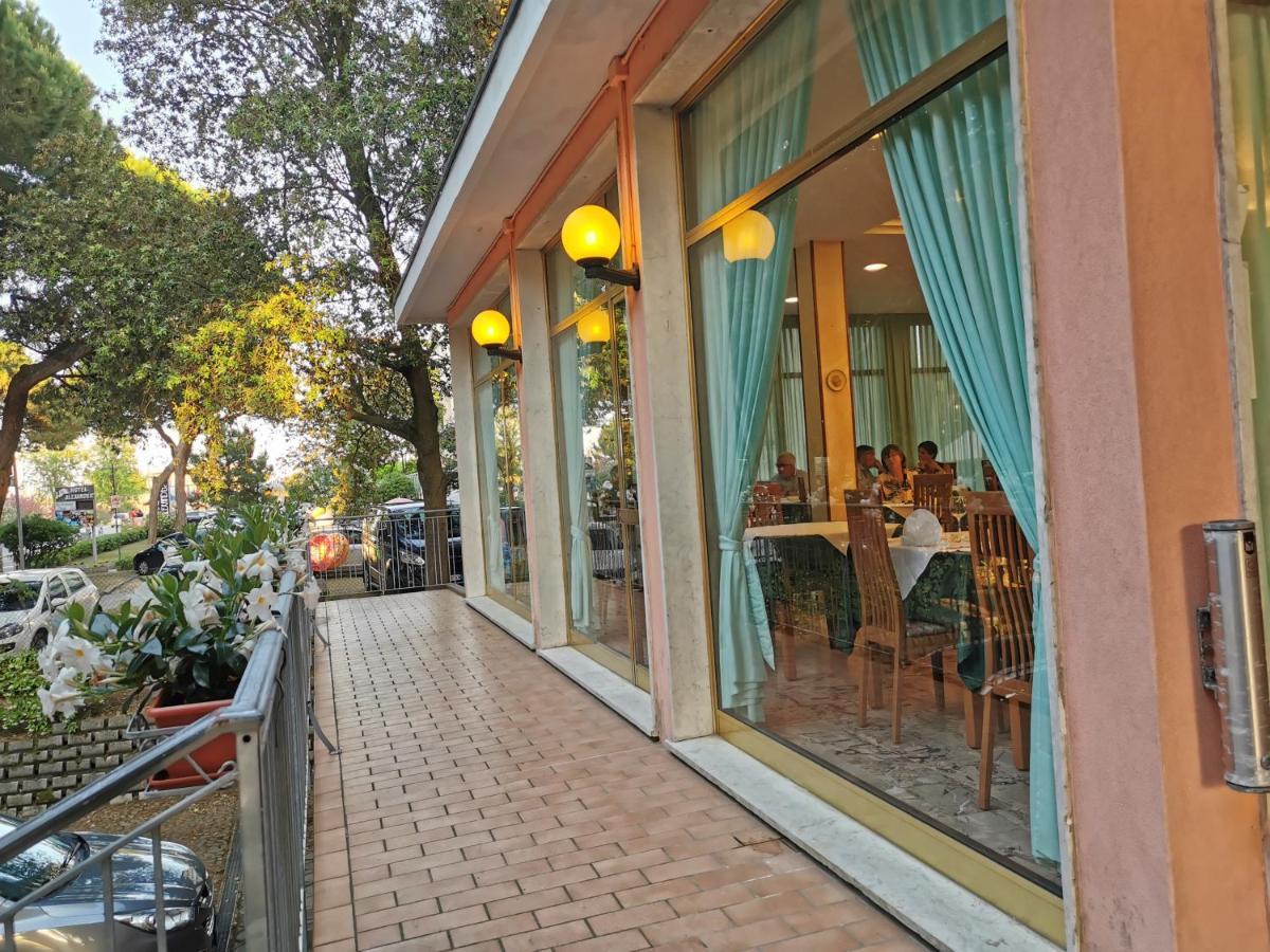 Hotel Pine Beach Rosolina Mare Dış mekan fotoğraf